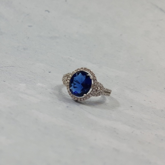 Blue Sapphire Cubic Zirconia - Picture 2 of 8